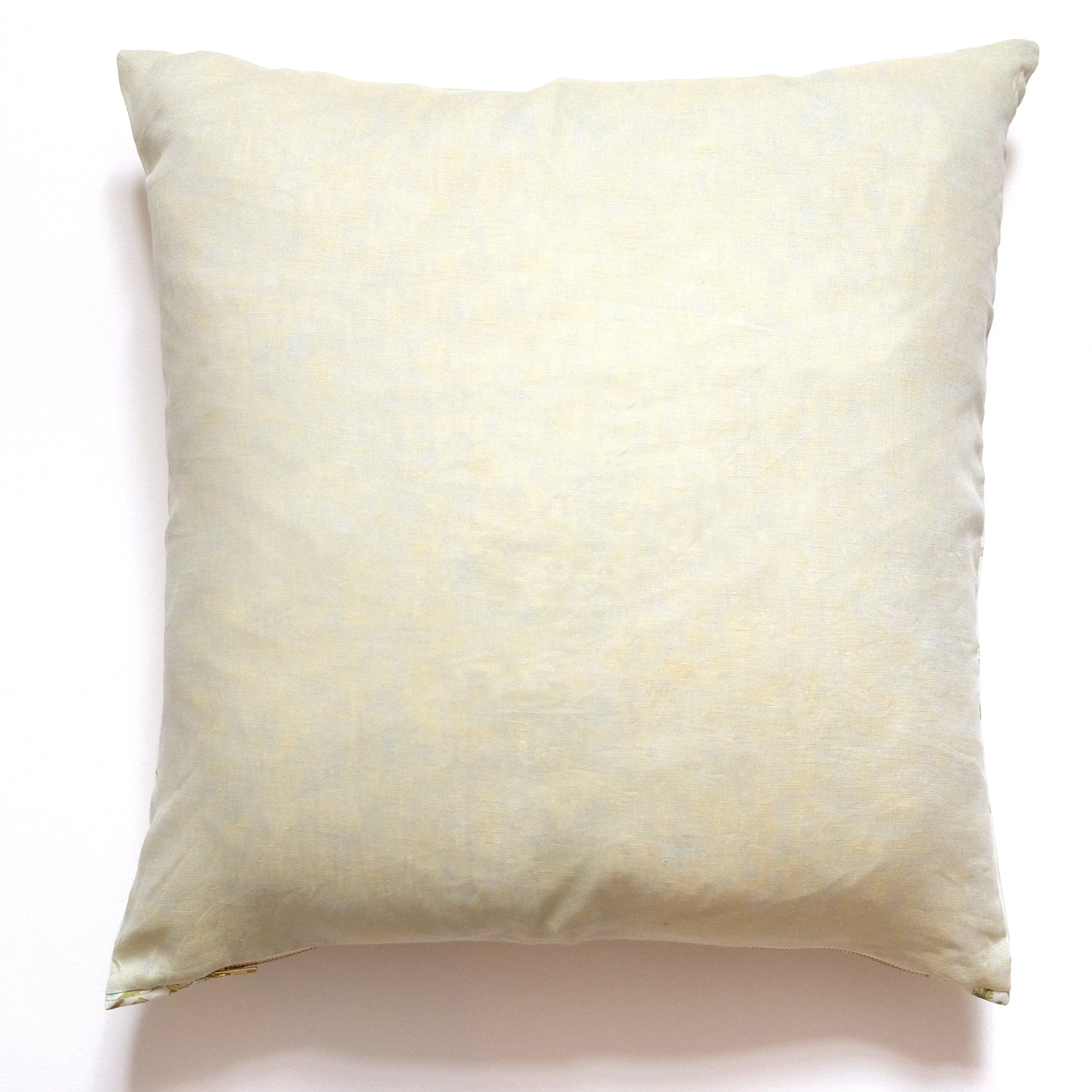 Avery Pillow
