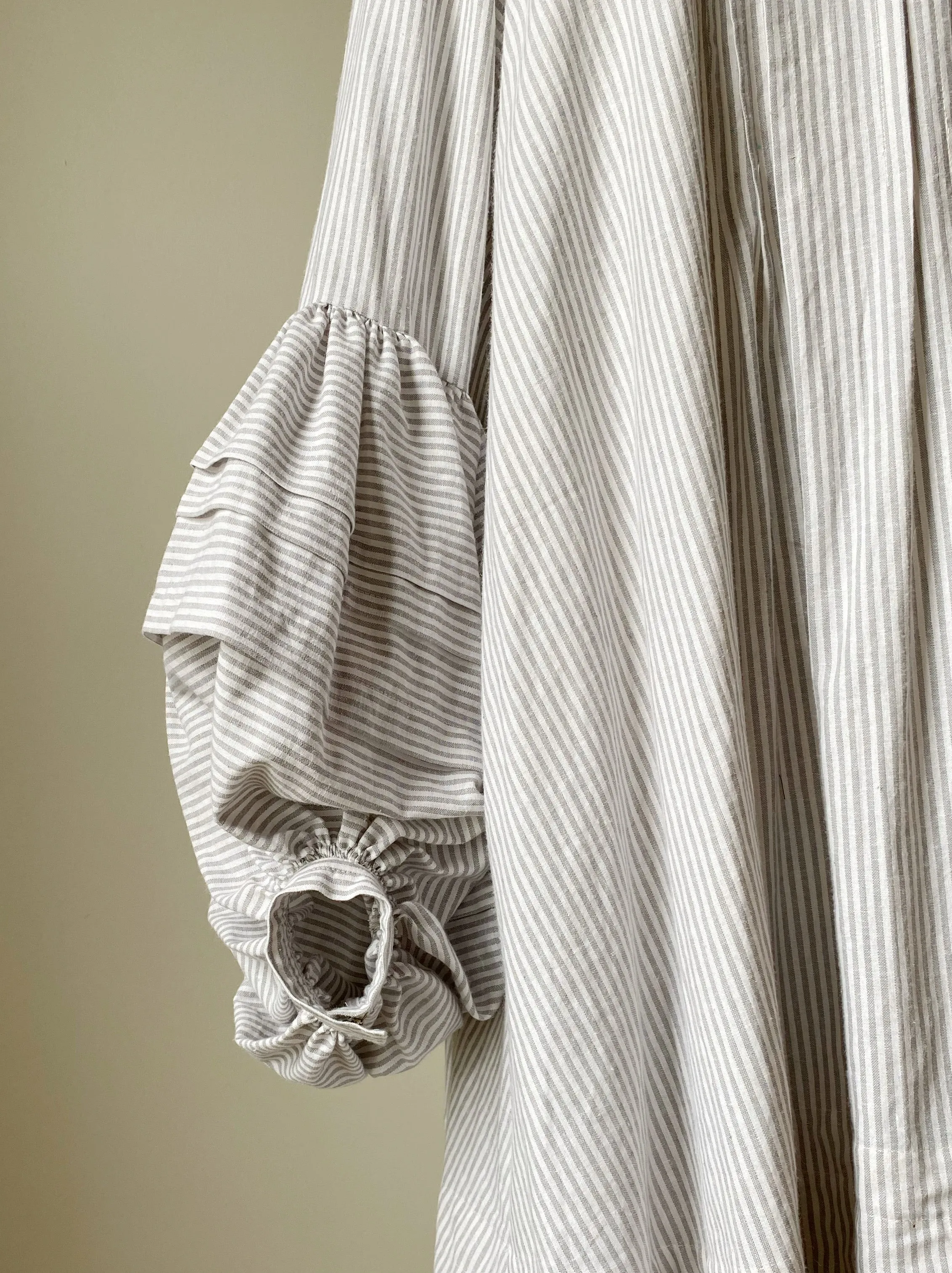 balloon sleeve 3/4 length ticking dress