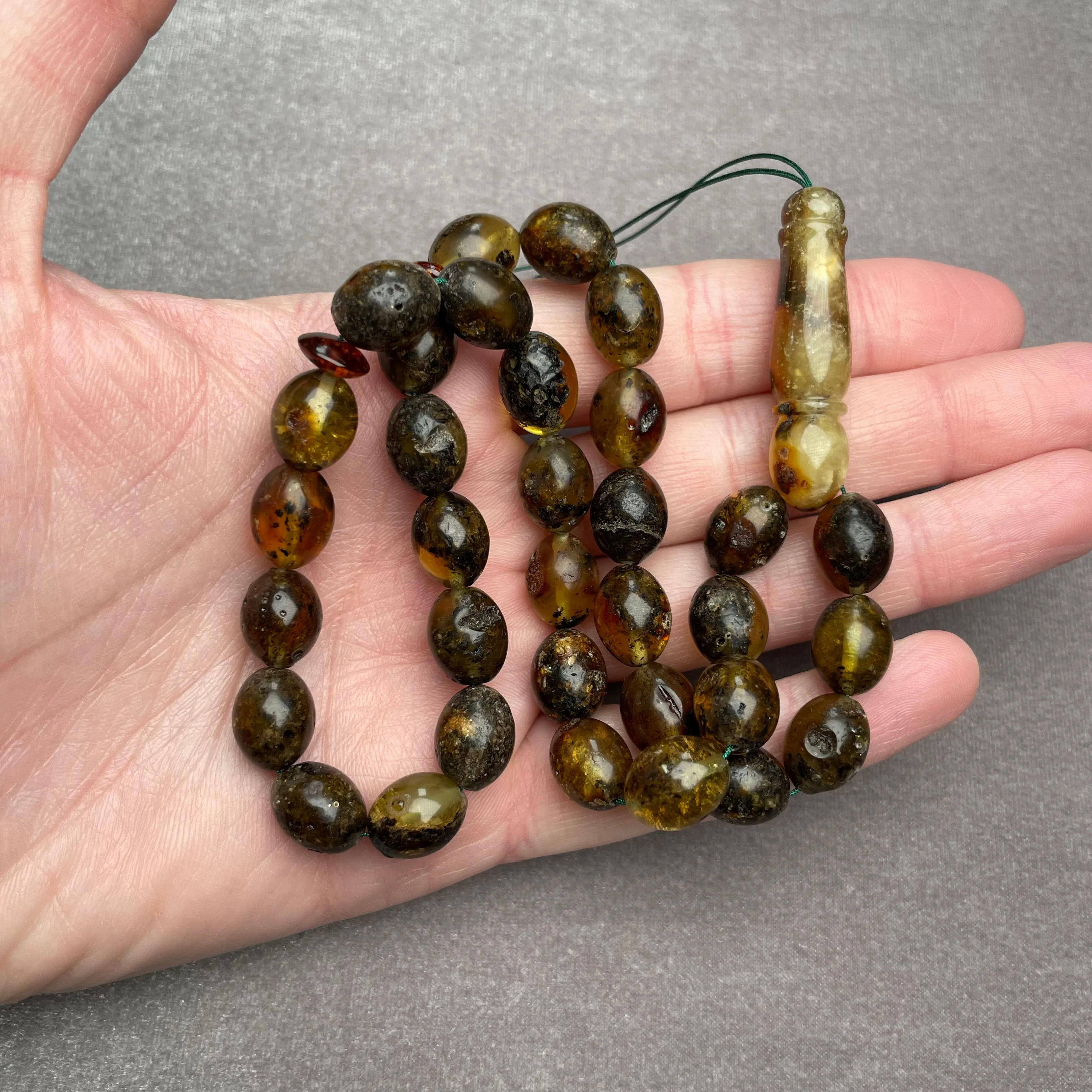 BLACK AMBER MISBAHA 9,9x12,2mm 23,2g