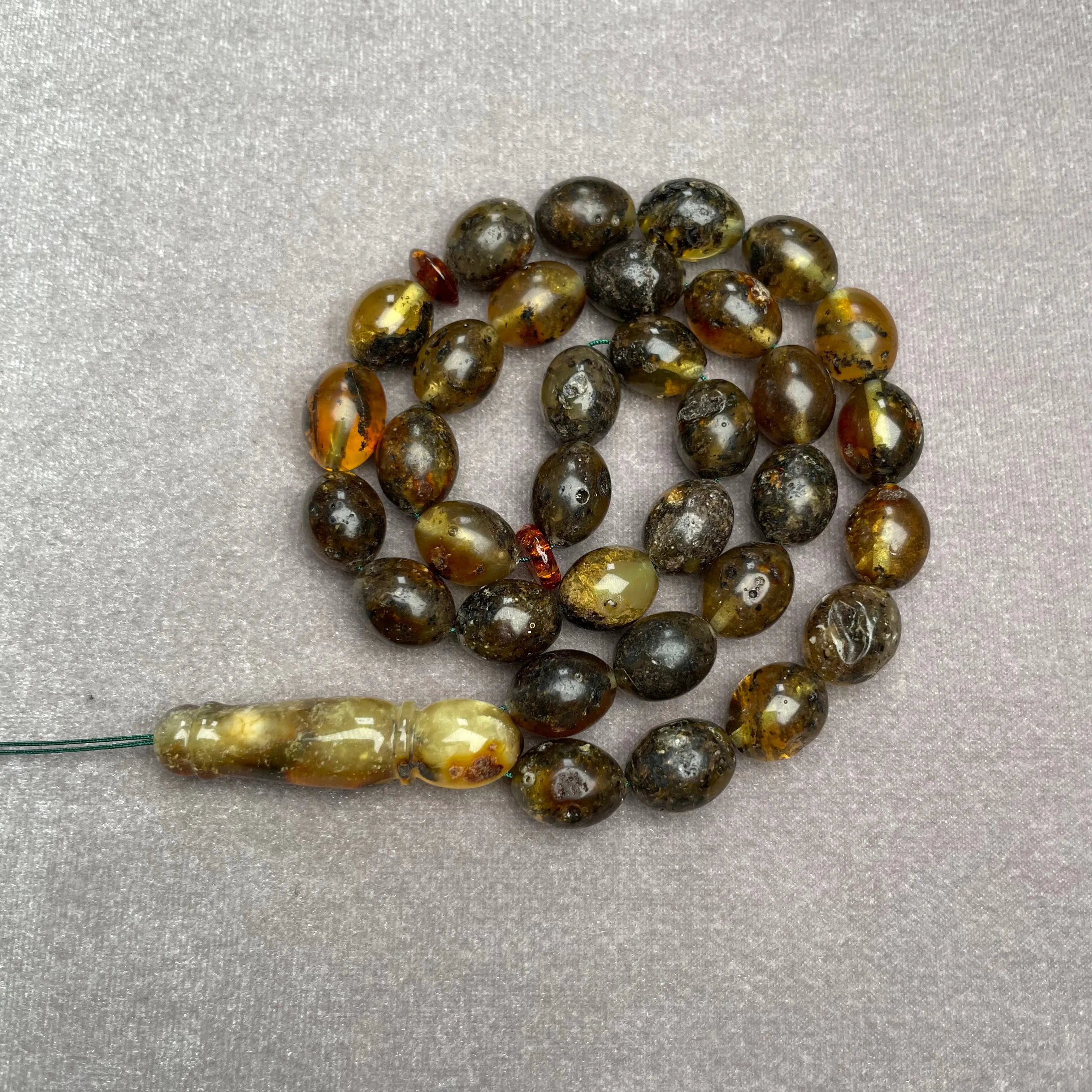BLACK AMBER MISBAHA 9,9x12,2mm 23,2g