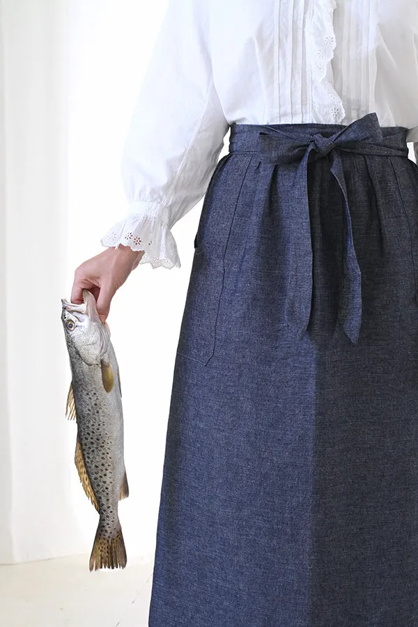 CHAMBER APRON IN INDIGO CHAMBRAY LINEN
