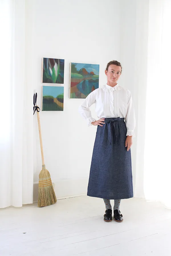 CHAMBER APRON IN INDIGO CHAMBRAY LINEN