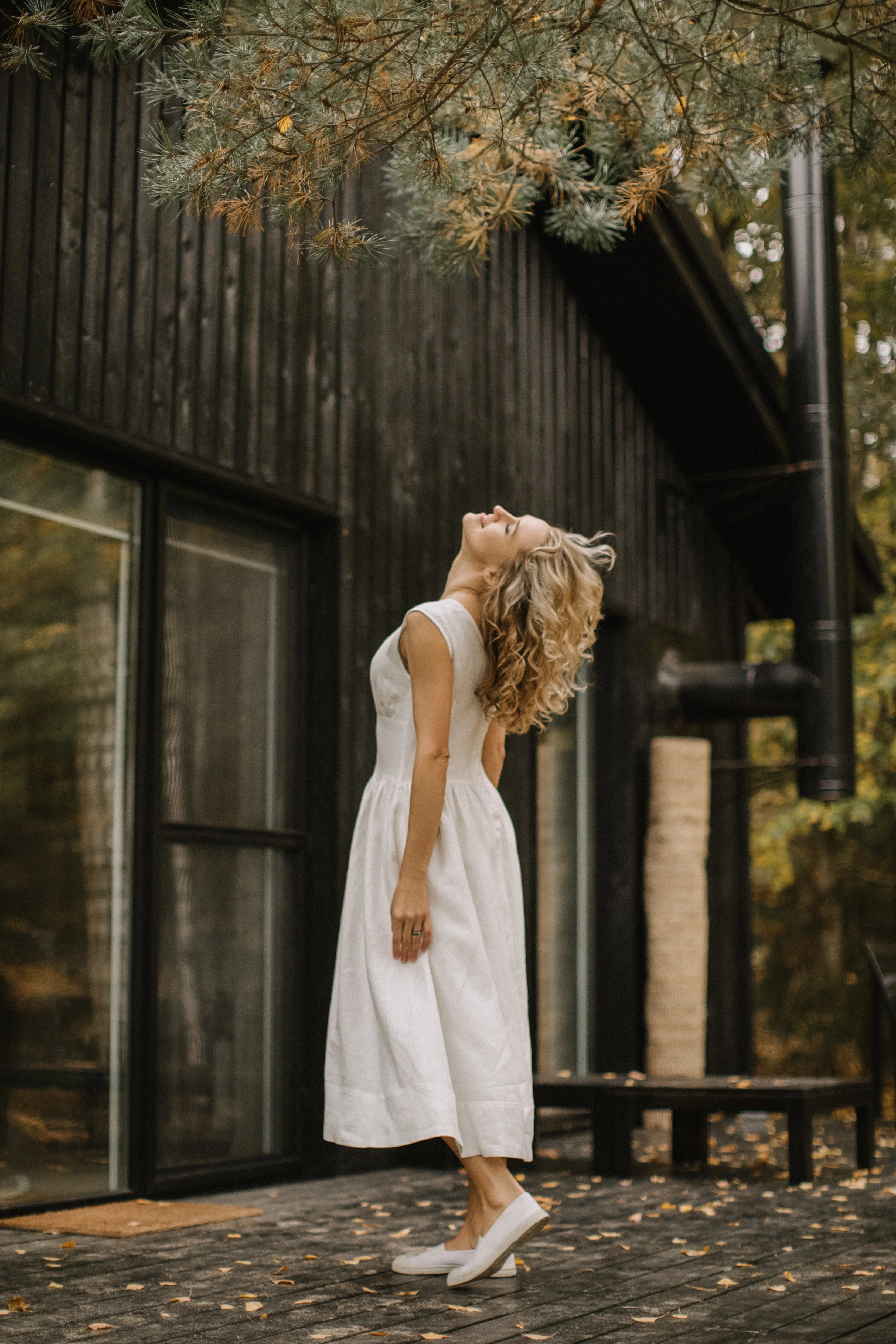 Country-Rustic Linen Wedding Dress