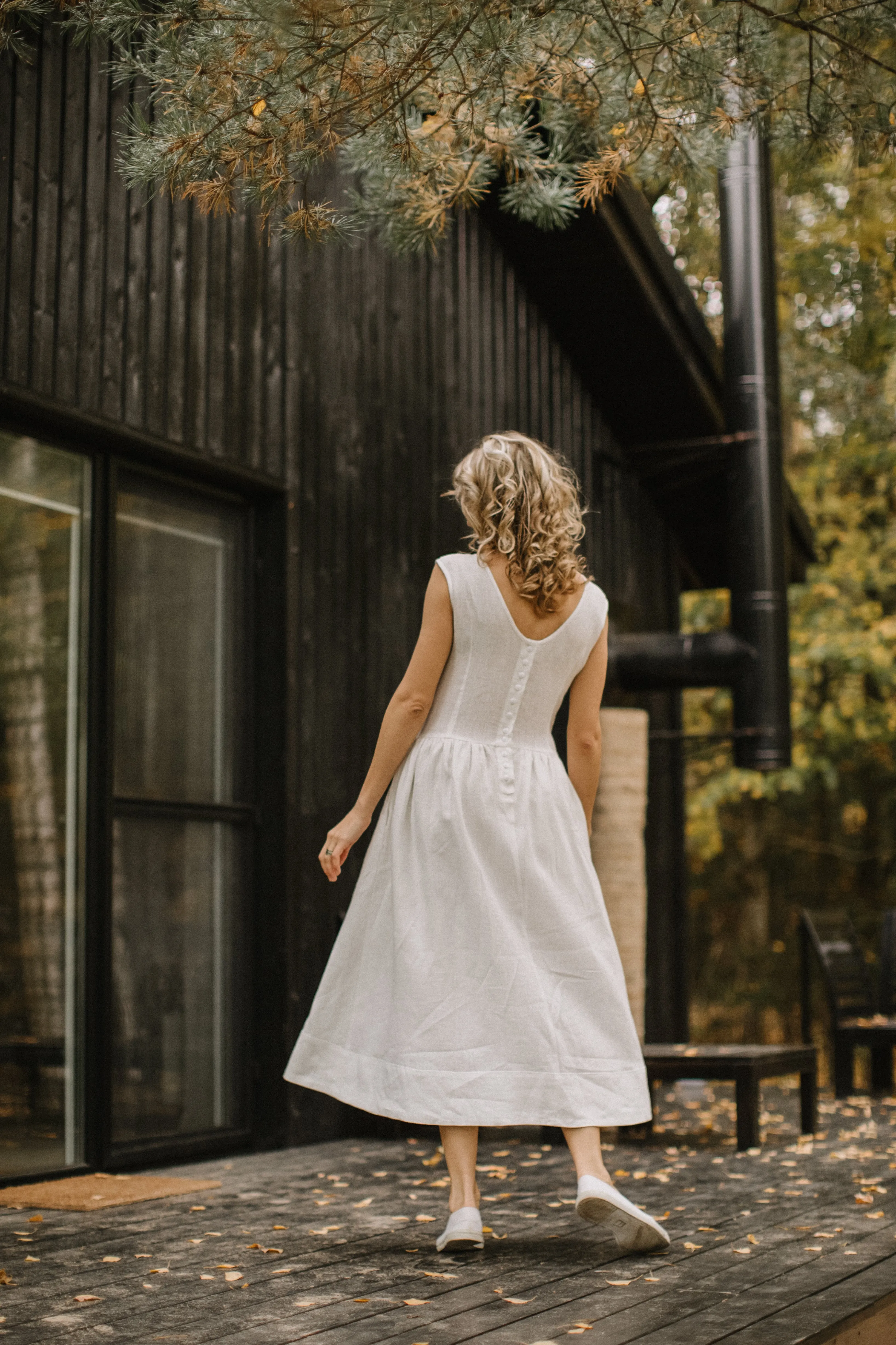 Country-Rustic Linen Wedding Dress