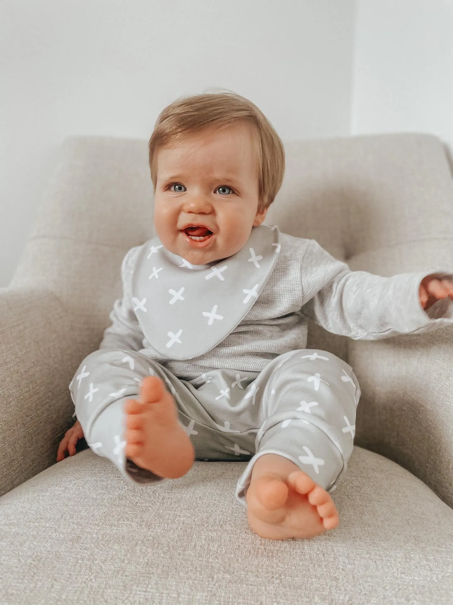 Criss Cross Waterproof Dribble Bib