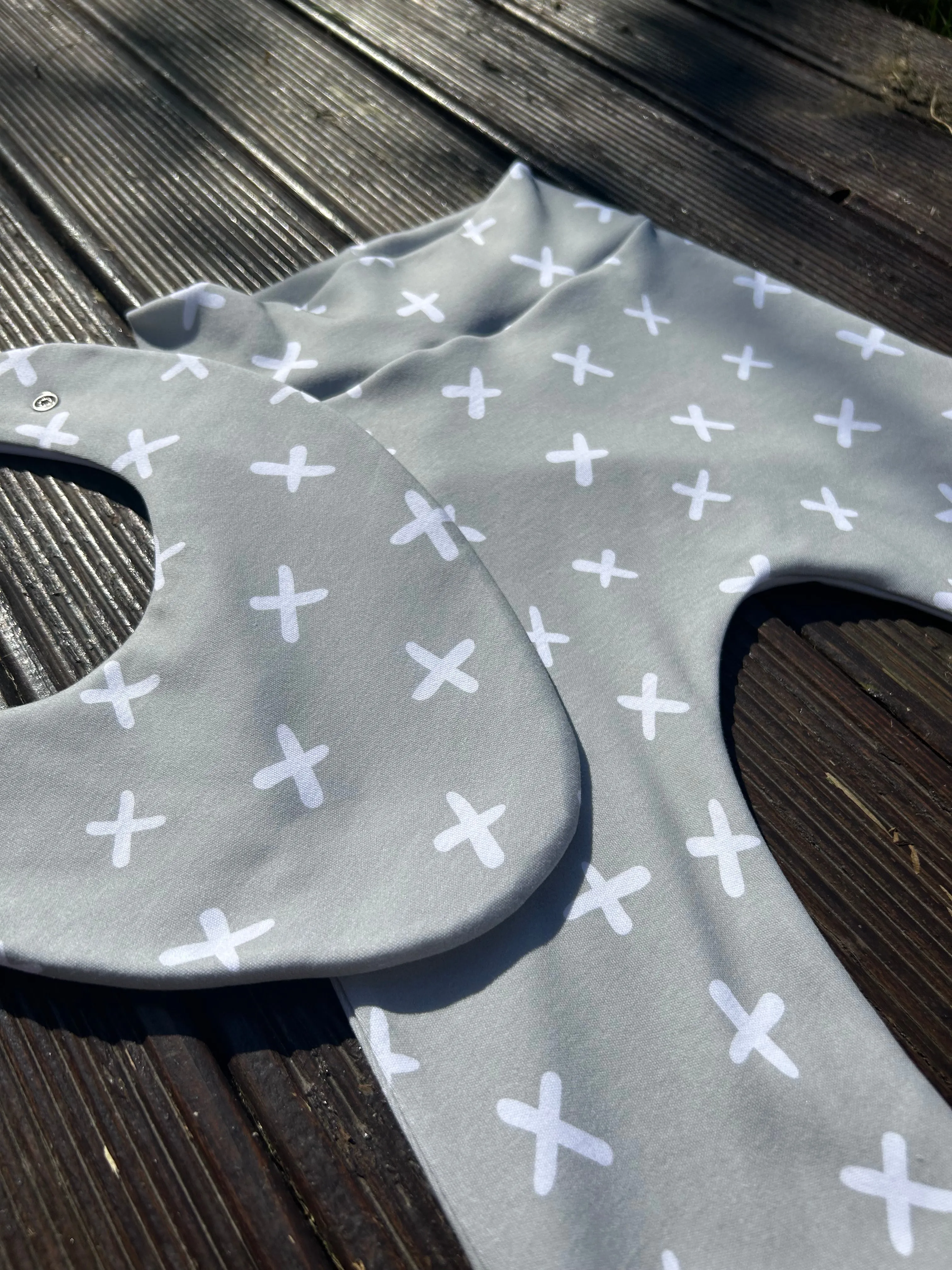 Criss Cross Waterproof Dribble Bib