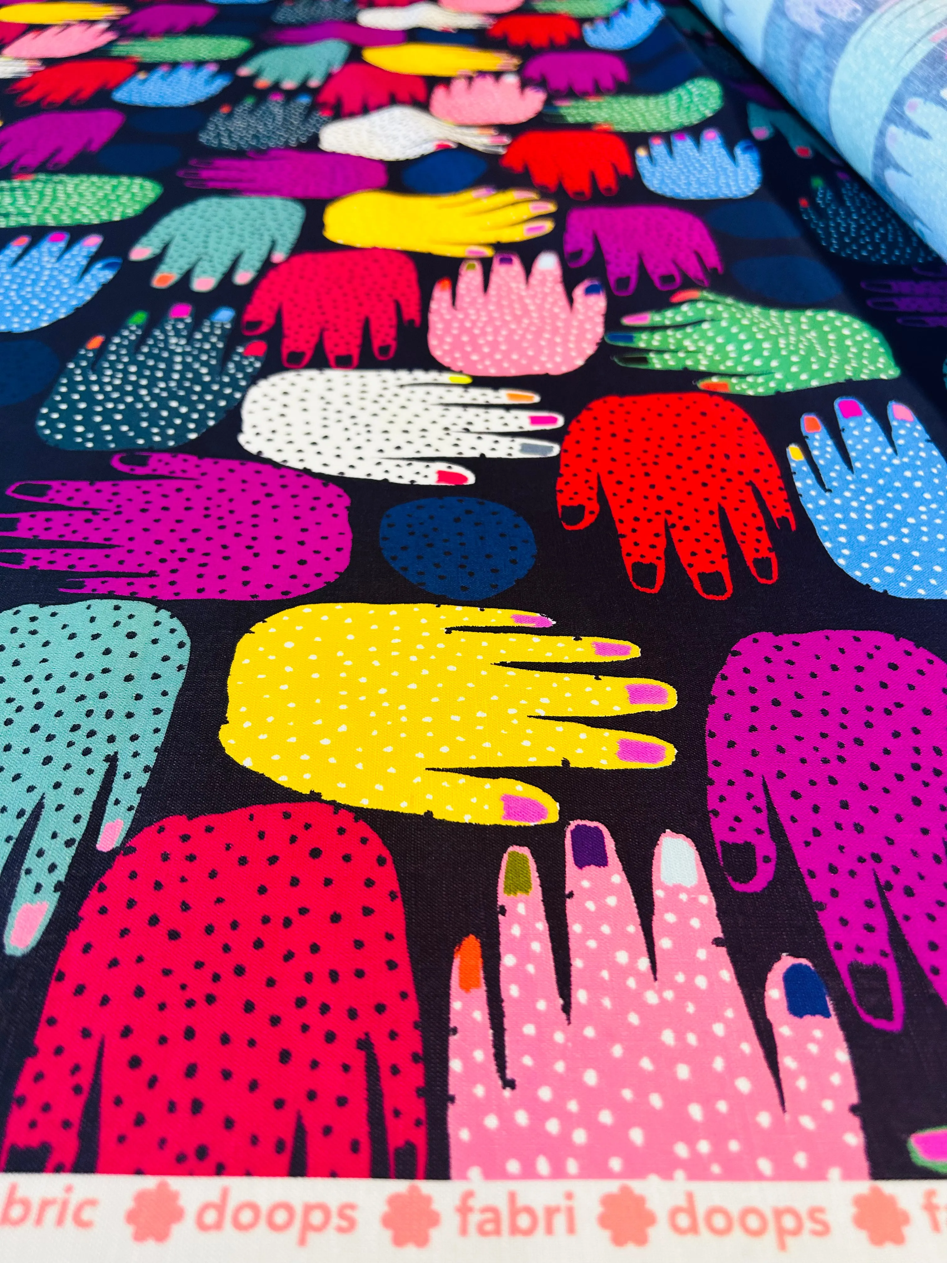 Hands Power organic cotton linen