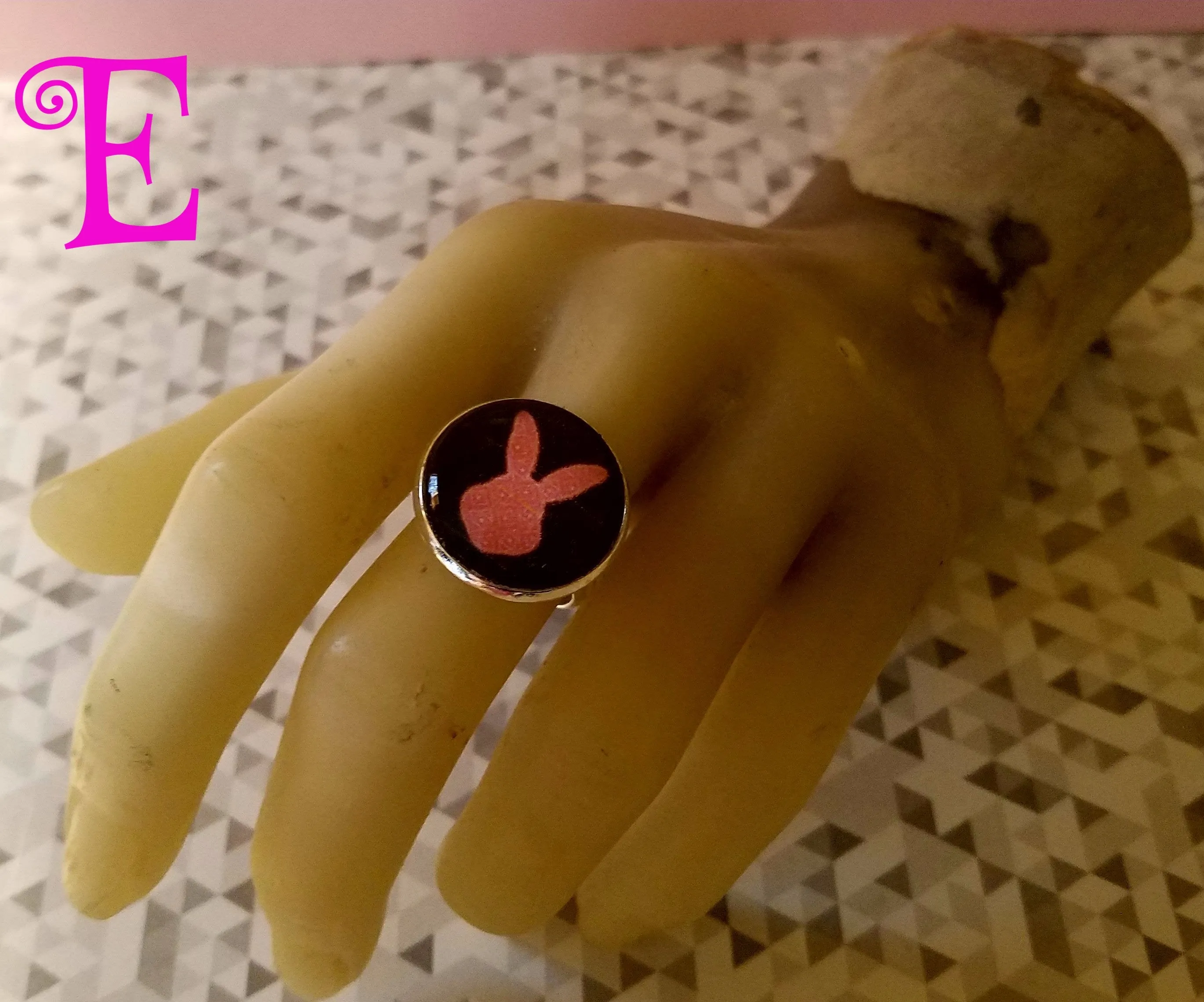 Hase Cabochon Ring
