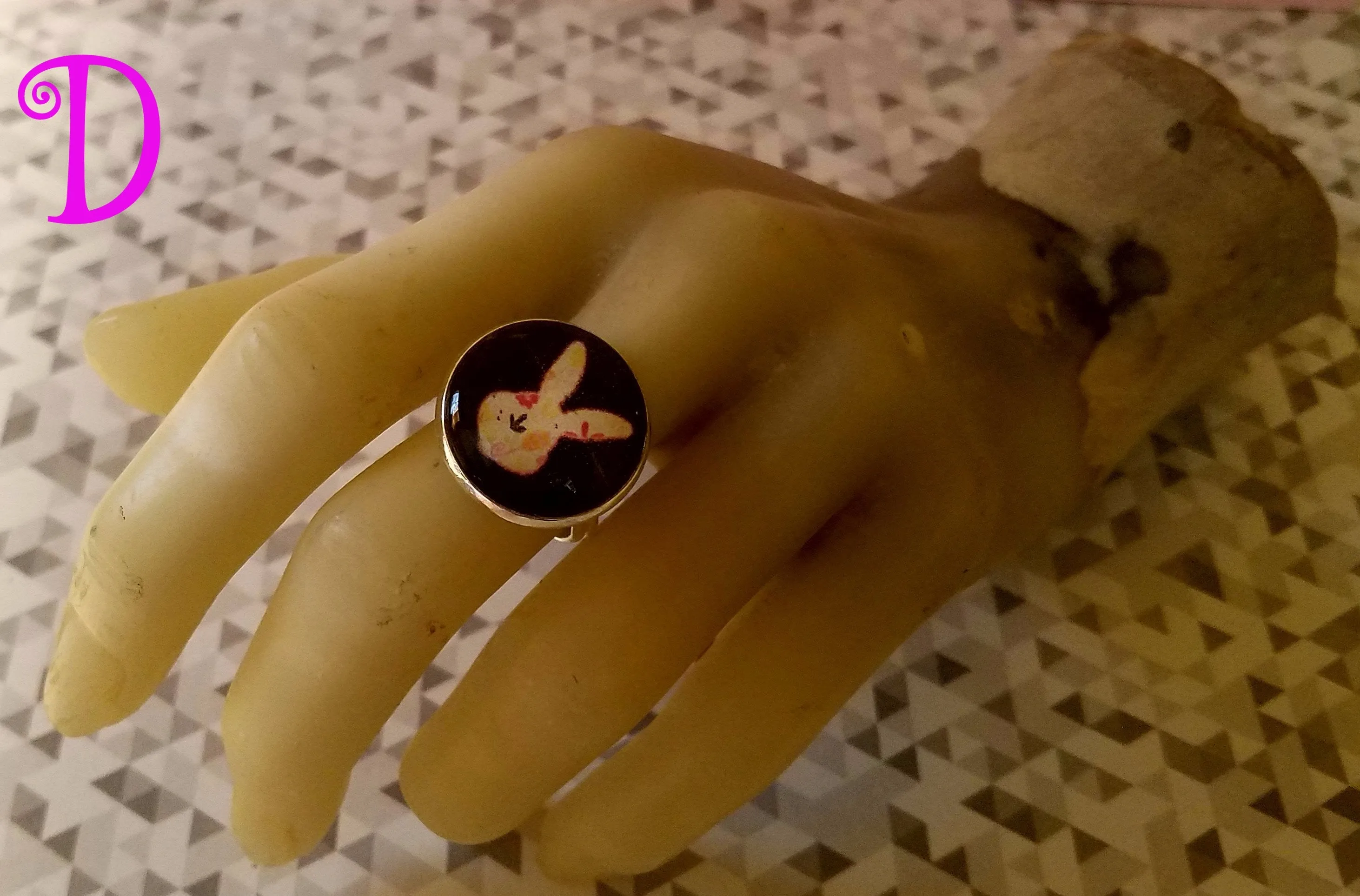 Hase Cabochon Ring