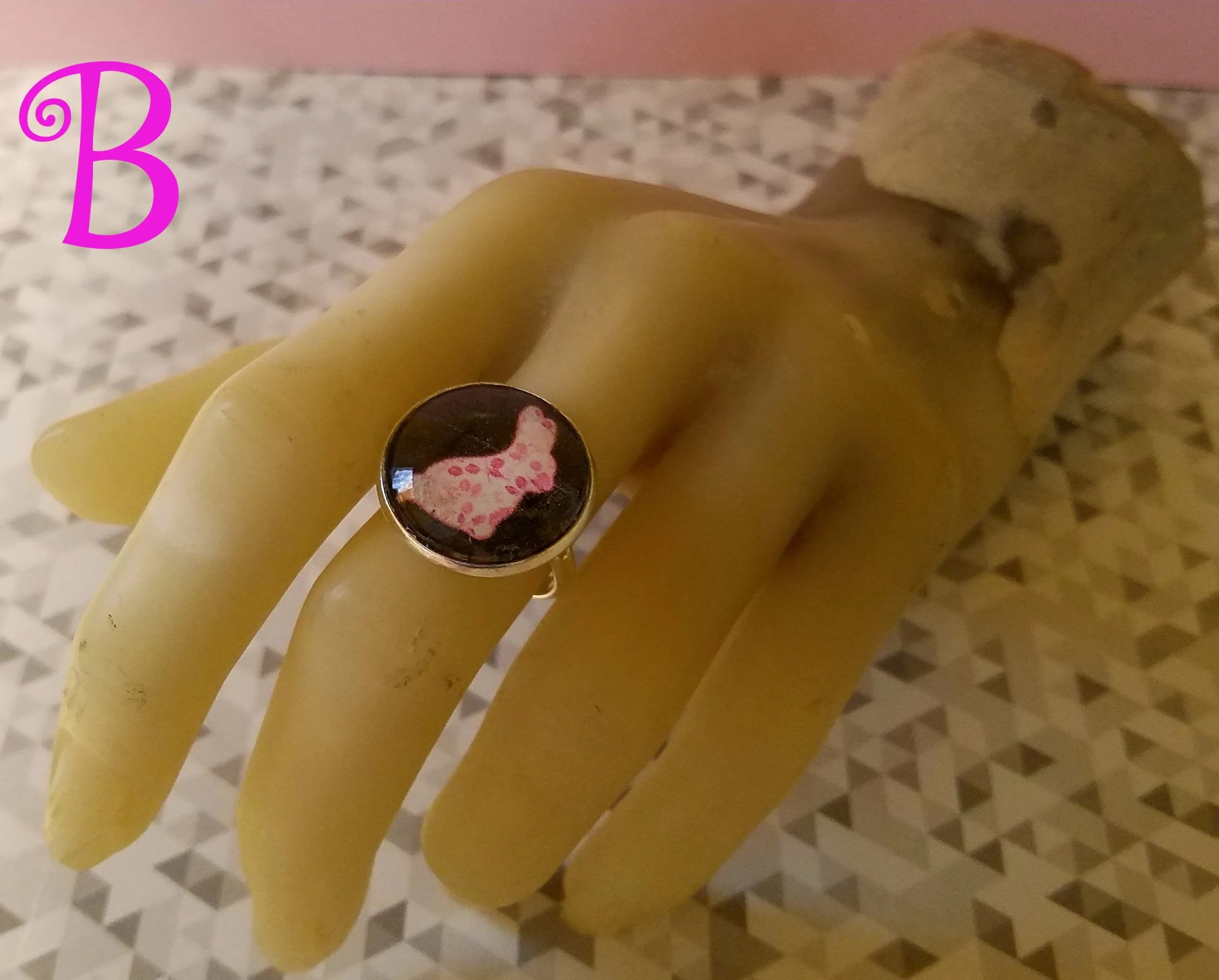 Hase Cabochon Ring
