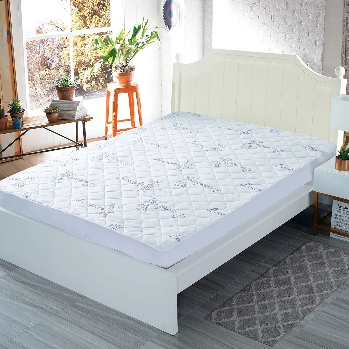 Hypoallergenic Water Resistant Lavender Infused Bamboo Fitted Mattress Protector/Pad, Queen!