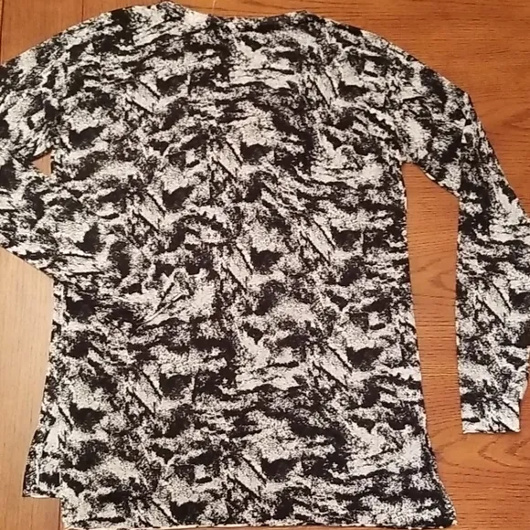 🆕️Kokun printed keyhole pullover