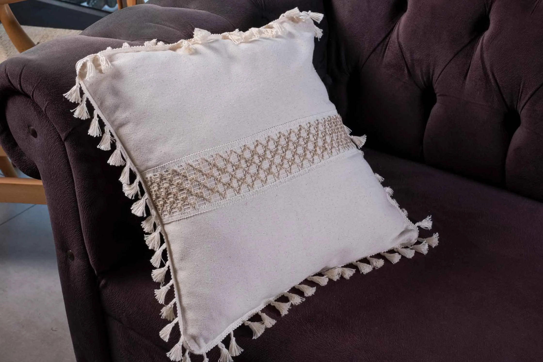 Lace and Tassel Fringed Design Linen Cushion Cover