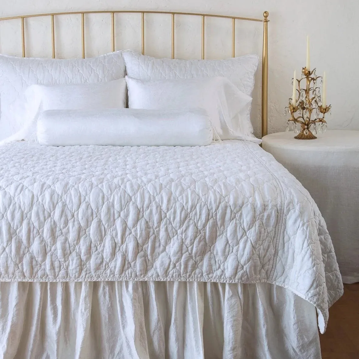 Luna Coverlet - White - Queen