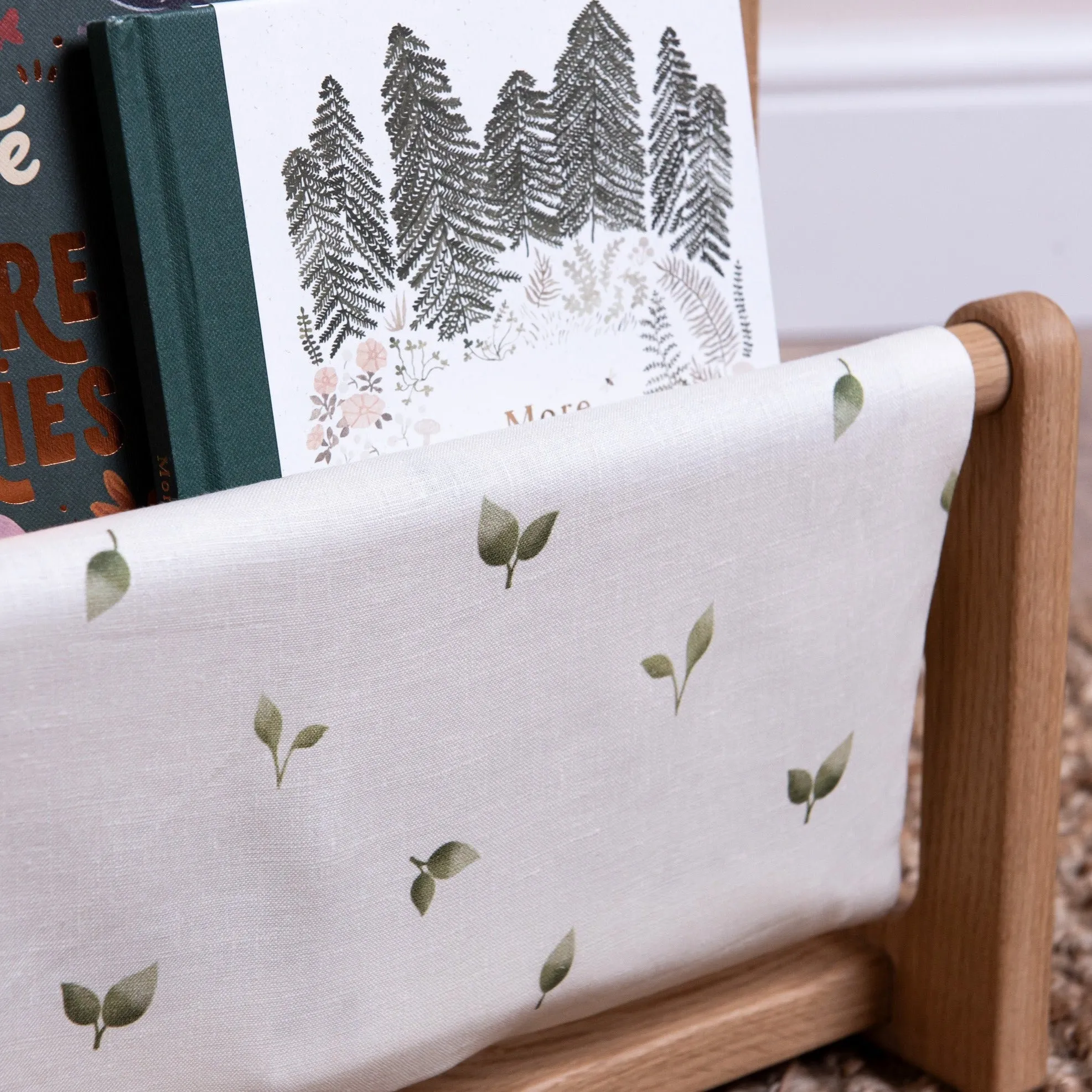 Nestie Book Hammock with Allotment Leaf Print Linen (Solid Oak)
