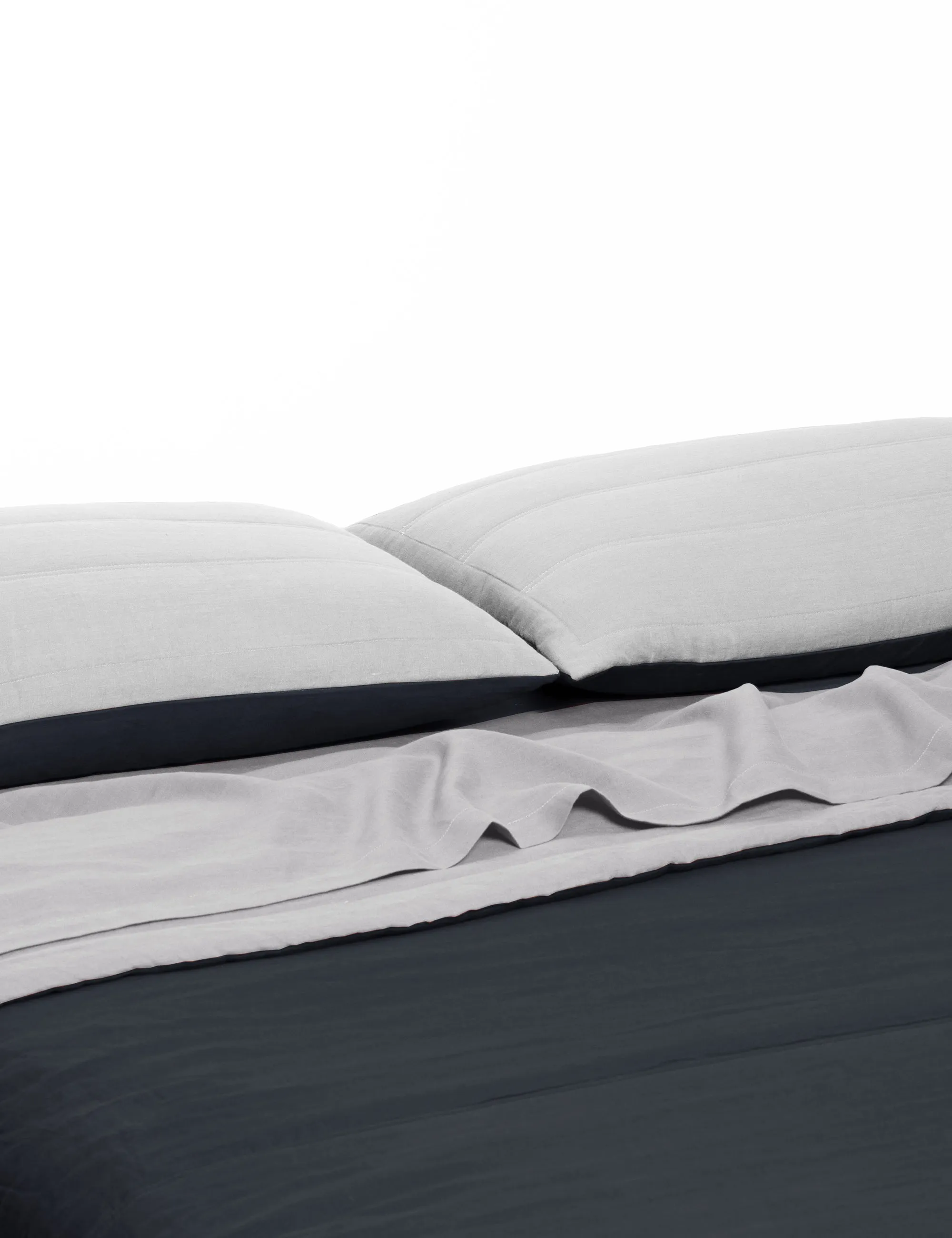 REVERSIBLE QUILTED BEDCOVER SET | CEMENT/CHARCOAL
