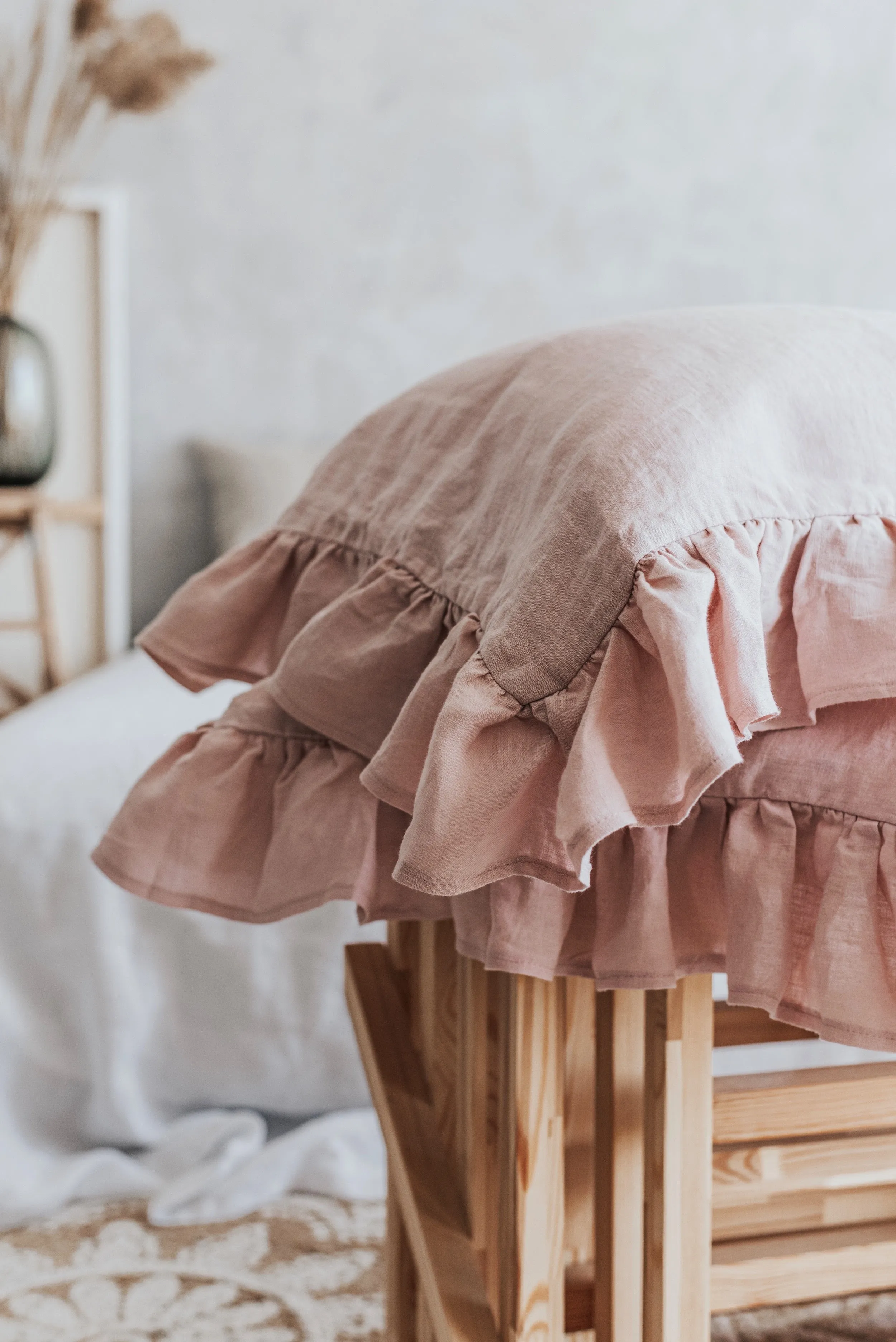 Ruffle pillowcase - pink