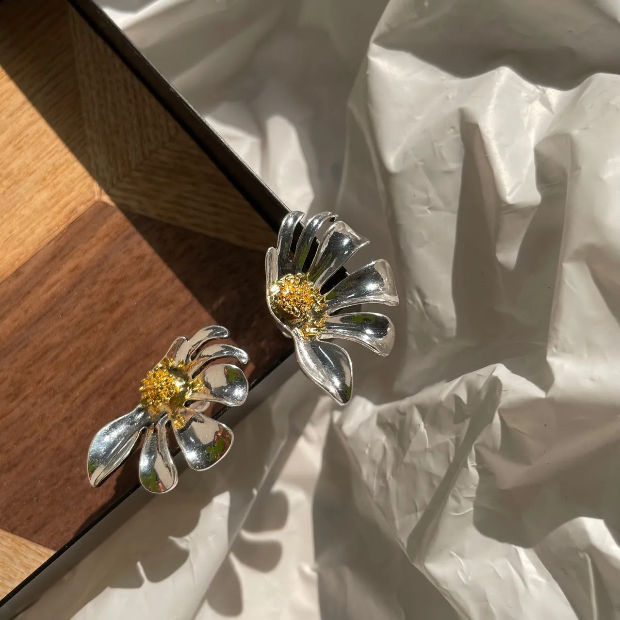 Silver Daisy Earrings