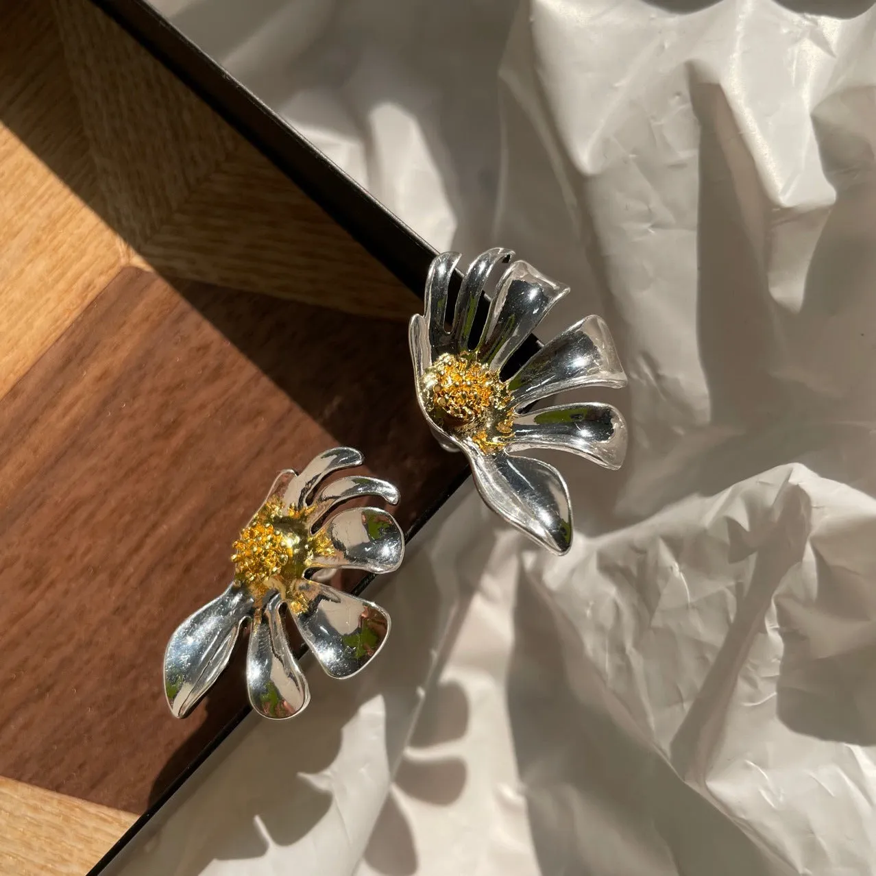 Silver Daisy Earrings