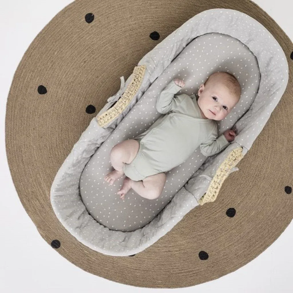 THE LITTLE GREEN SHEEP Moses Basket and Rocking Stand Bundle - Printed Dove