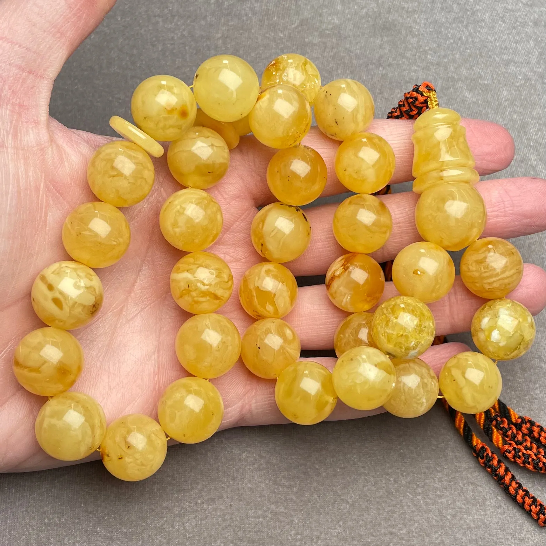 YELLOW AMBER MISBAHA 15,8mm 82,4g